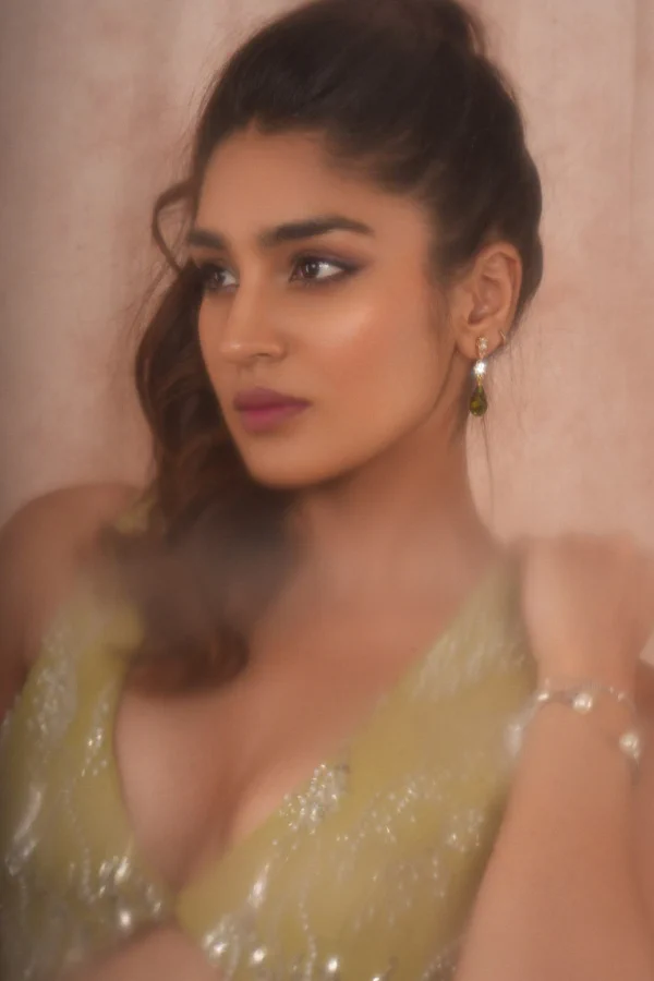 F26UzL-a0AAVBDu?format=webp&name=900x900