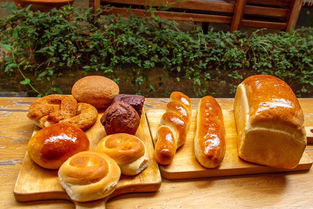 WomensBakeryRW's tweet image. It’s Monday!
Everyone needs energy to go through the week with steadfastness. TWB has a range of delicious, nutritious and quality bread to help you through the week!
Pass by one of our bakeries; Kigali, Ruyenzi and Gicumbi!

#BreadPower #StrongWomenBakingBread
@RwandaWomenMag