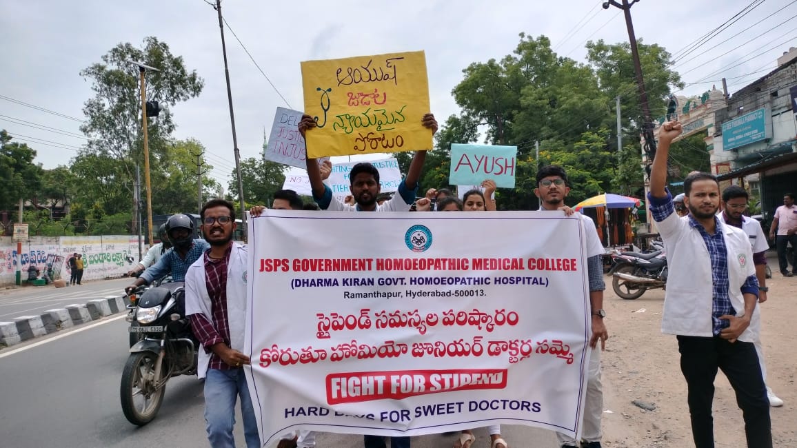 TelanganaAYUSH's tweet photo. #STIPENDHIKEFORAYUSH 
#TSSTIPENDHIKEAYUSH
#TELANGANAAYUSH 
@BRSHarish @TelanganaCMO @KTRBRS @Eatala_Rajender @revanth_anumula @bandisanjay_bjp @moayush @DrTamilisaiGuv @NimaTelangana @sarbanandsonwal @nsitharaman
@harichandanaias https://t.co/xYEArBpgSD