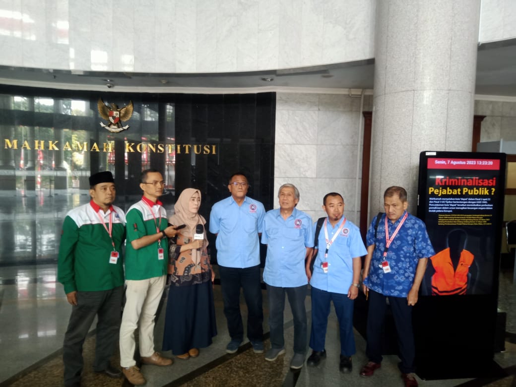 RoedyHaBiDa's tweet photo. Sidang lanjutan JR Formil Omnibus Law UU Cipta Kerja No 6 thn 2023 perkara Nomor 54/PUU -2023.
Agenda mdndengarkn keterangsn saksi ahli hukum tatanegara dan saksi fakta dari Pemohon #15SP-SB-#AASB . MK.7.8.23 https://t.co/0sbtTOiqqz