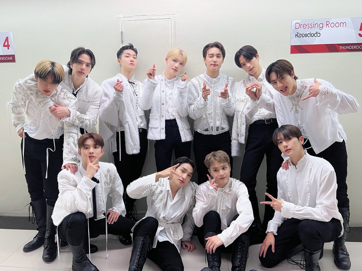 jichangemin's tweet photo. ZENERATION day 1 in Bangkok  performance are  pefectly complete. Thank you for making today a gift-like day. Please enjoy the 2nd of Zeneration passionately! https://t.co/bN1qPyDvHD