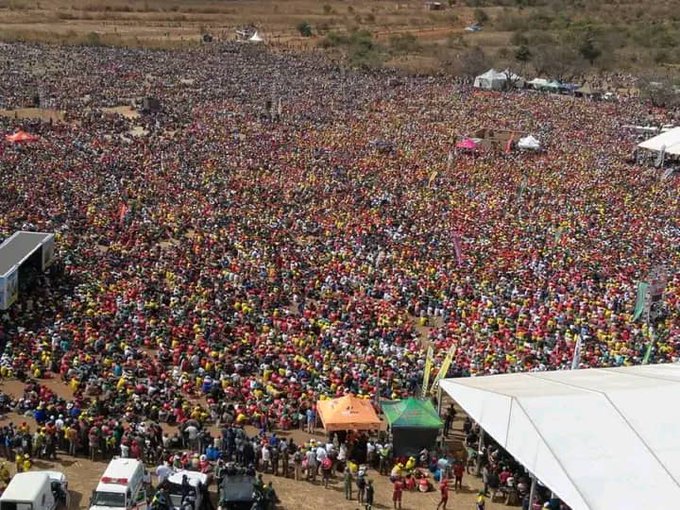 VulindlelaNdab2's tweet photo. #Vote4ED!
The Second Republic led by @edmnangagwa has the interests of the people at heart and it is only through production by locals that the nation will attain an empowered upper middle-income society by 2030 @TafadzwaMugwadi @zanupf_patriots @ZANUPF_Official @Shashie08 https://t.co/R1ZrwVqg3K