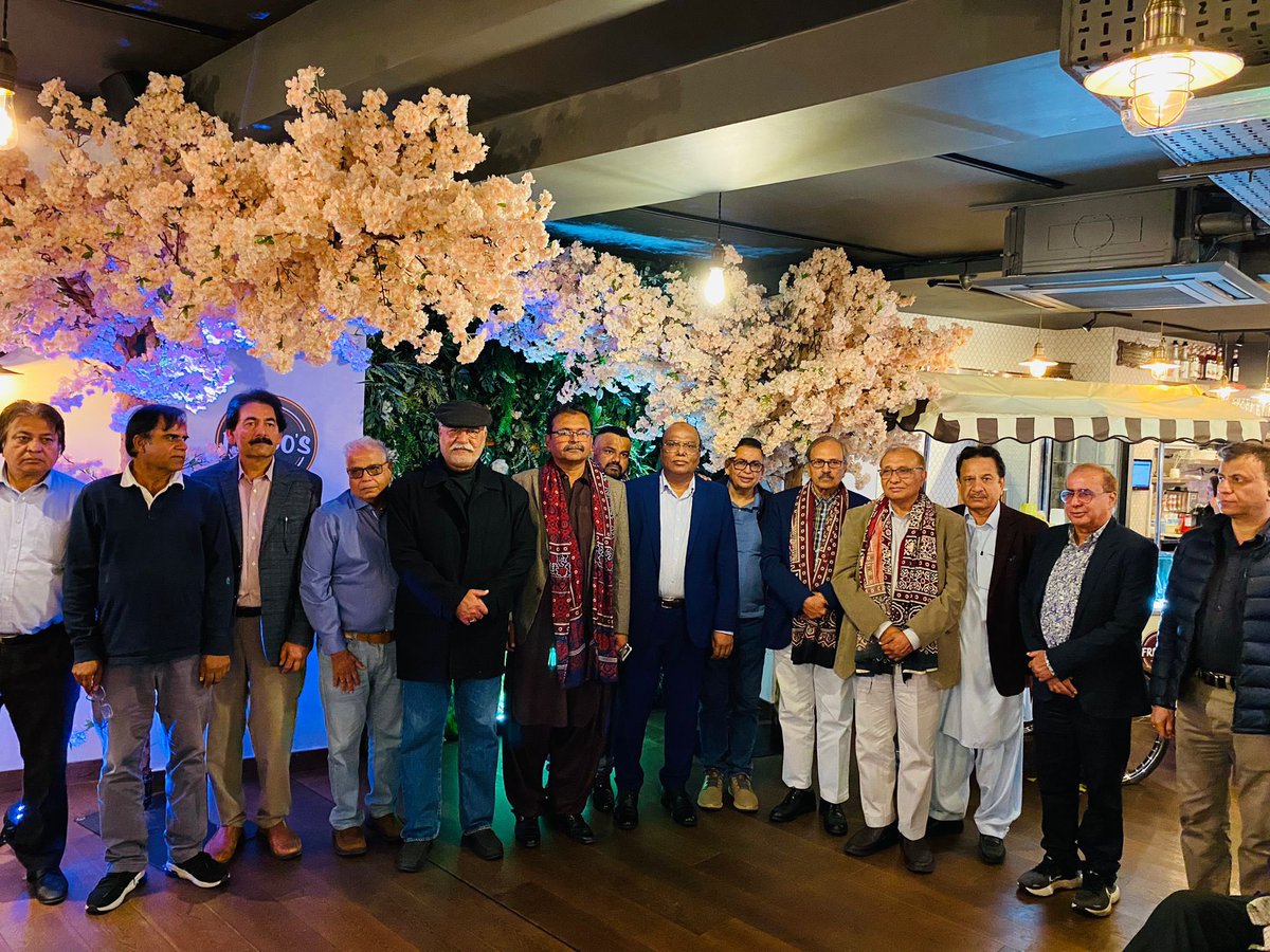 SUP_Sindh's tweet photo. A dinner was hosted by Chief Organizer, SUP-United Kingdom in honour of Sayed Zain Shah, President-SUP at London. We thank Sindhi Diaspora and Friends of SUP for their love and support. #London #Fredos #UK #SindhiDiaspora #SUP #FriendsofSUP https://t.co/SGxWyQmijc