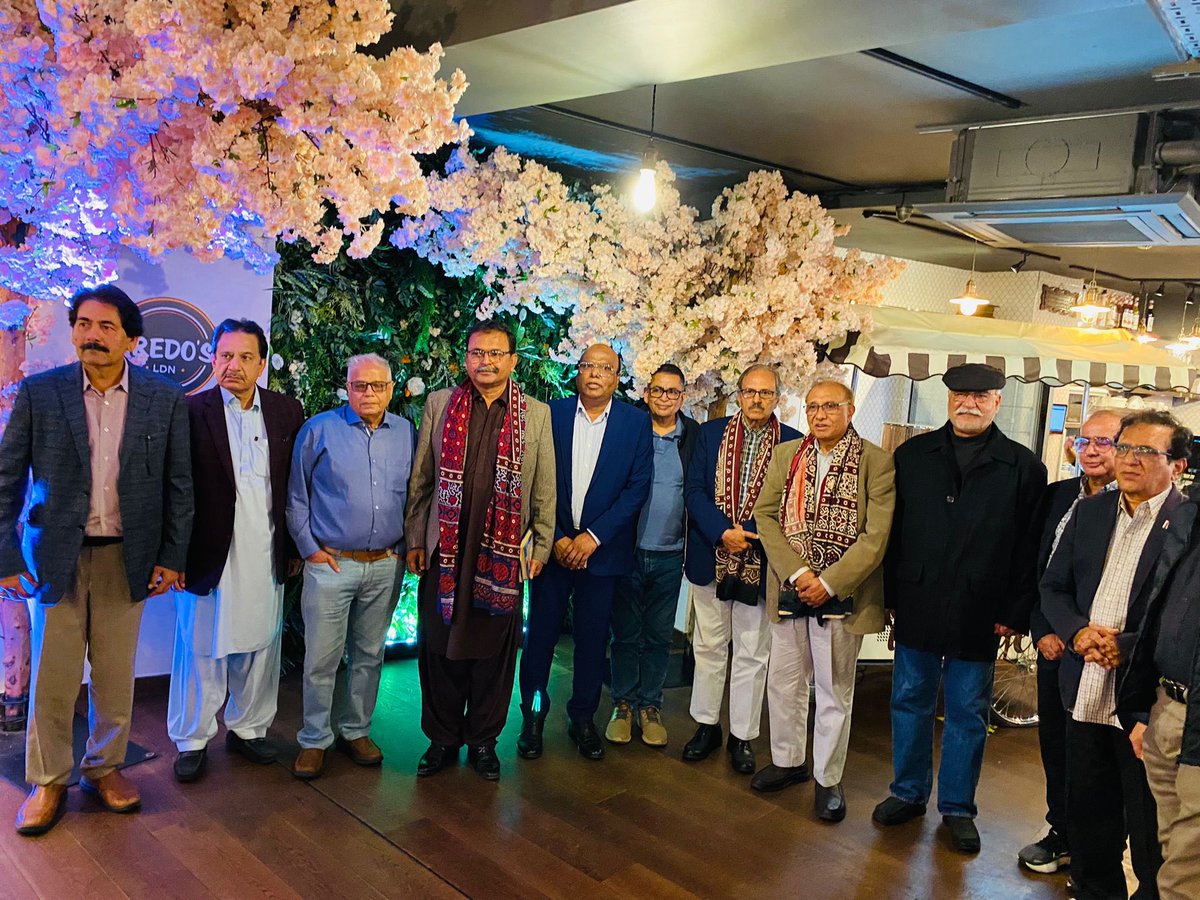 SUP_Sindh's tweet photo. A dinner was hosted by Chief Organizer, SUP-United Kingdom in honour of Sayed Zain Shah, President-SUP at London. We thank Sindhi Diaspora and Friends of SUP for their love and support. #London #Fredos #UK #SindhiDiaspora #SUP #FriendsofSUP https://t.co/SGxWyQmijc