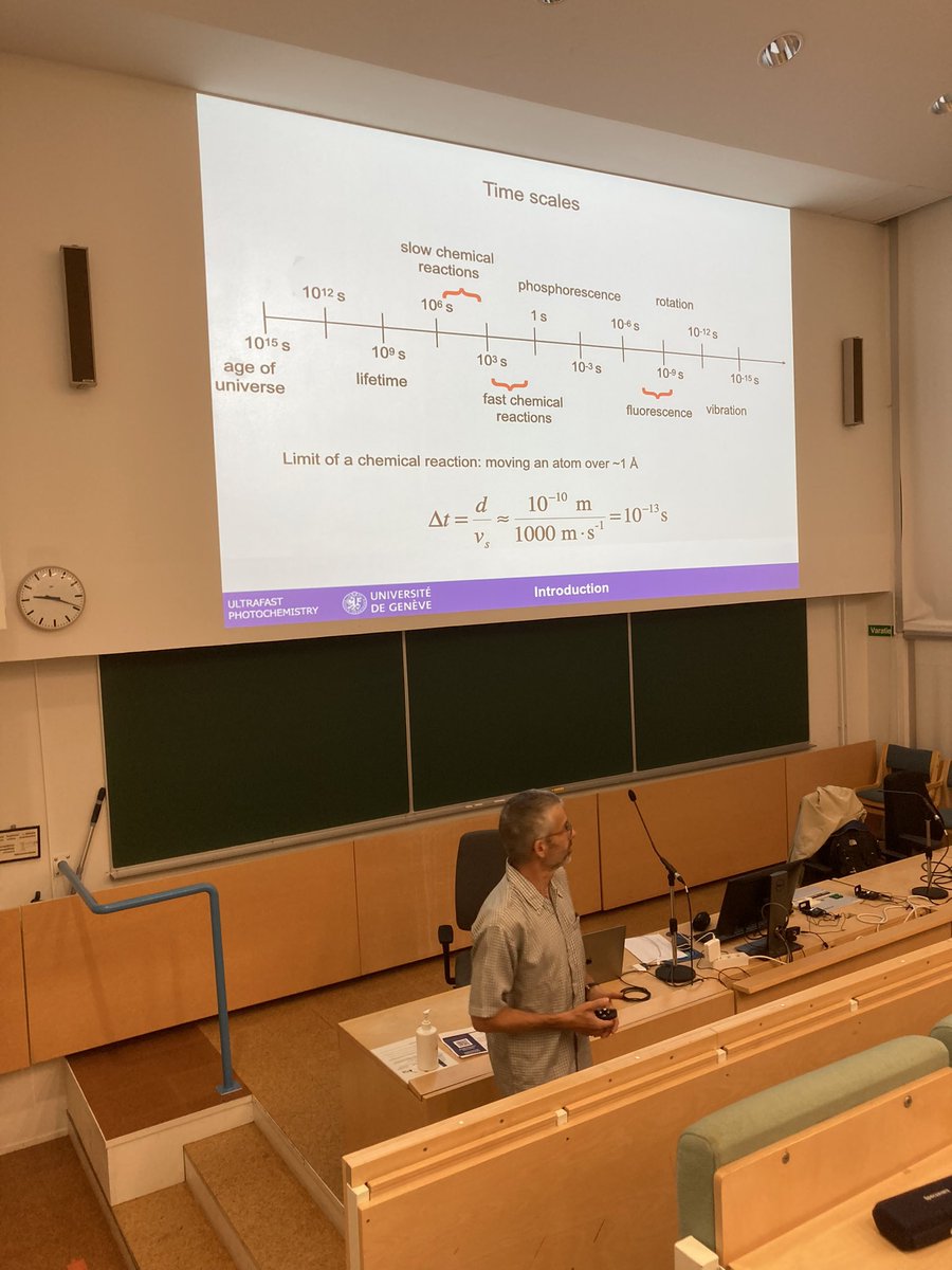 Eric Vauthey from University of Geneva starting with his first lecture of the #JSS32 course on ultrafast spectroscopy!