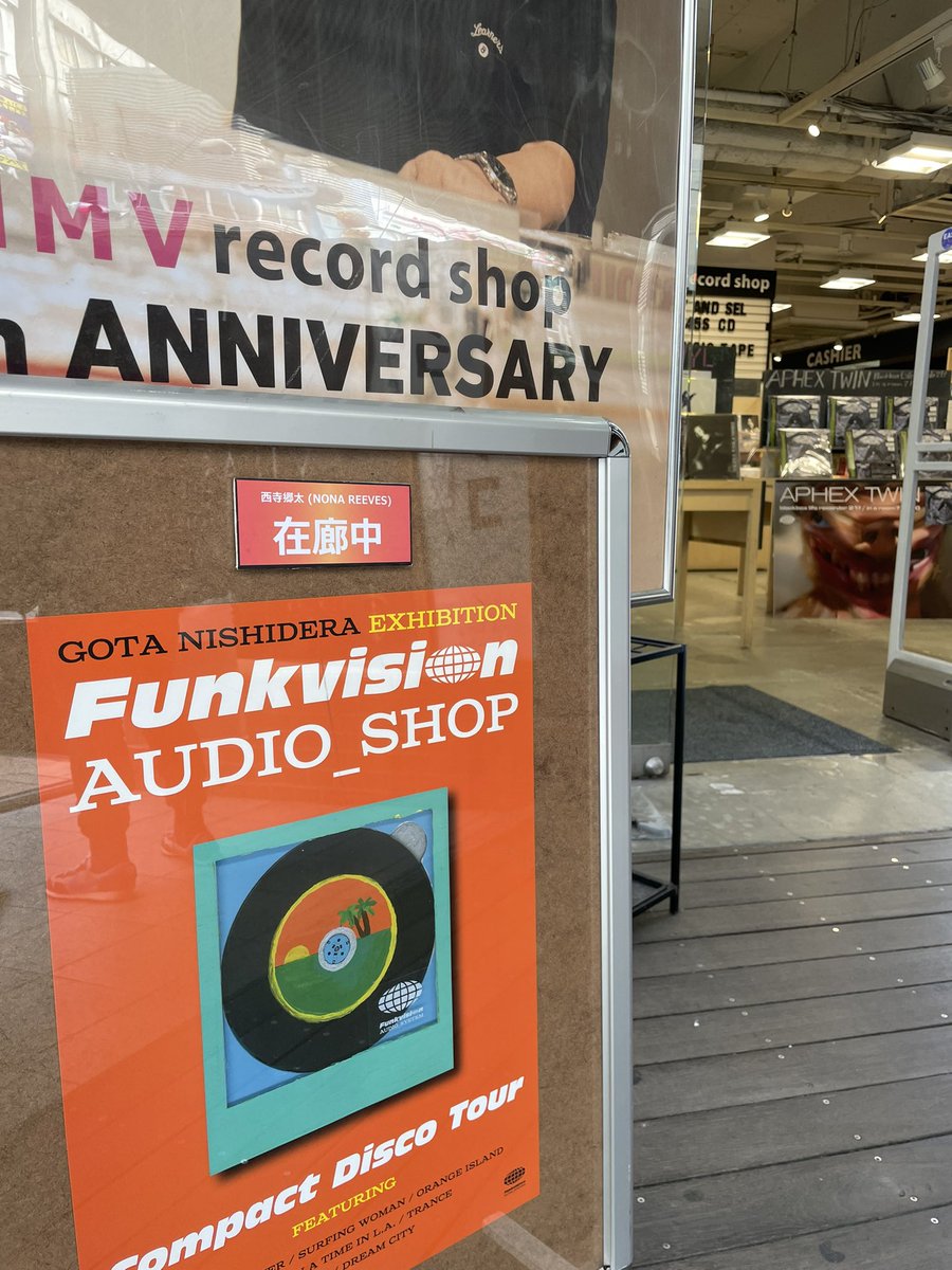 km5_Inc's tweet photo. HMV RECORD SHOP渋谷の2階ギャラリーで開催中の西寺郷太さん個展、本日、20時までご本人在廊中です!渋谷へお越しの際はぜひお立ち寄り下さい。km5CDプレーヤーを購入すると先着で郷太さん個展オリジナルポスタープレゼント中!
#西寺郷太
#個展
#funkvision
#hmvrecordshop
#km5
#CDプレーヤー https://t.co/9EuegoAD8L