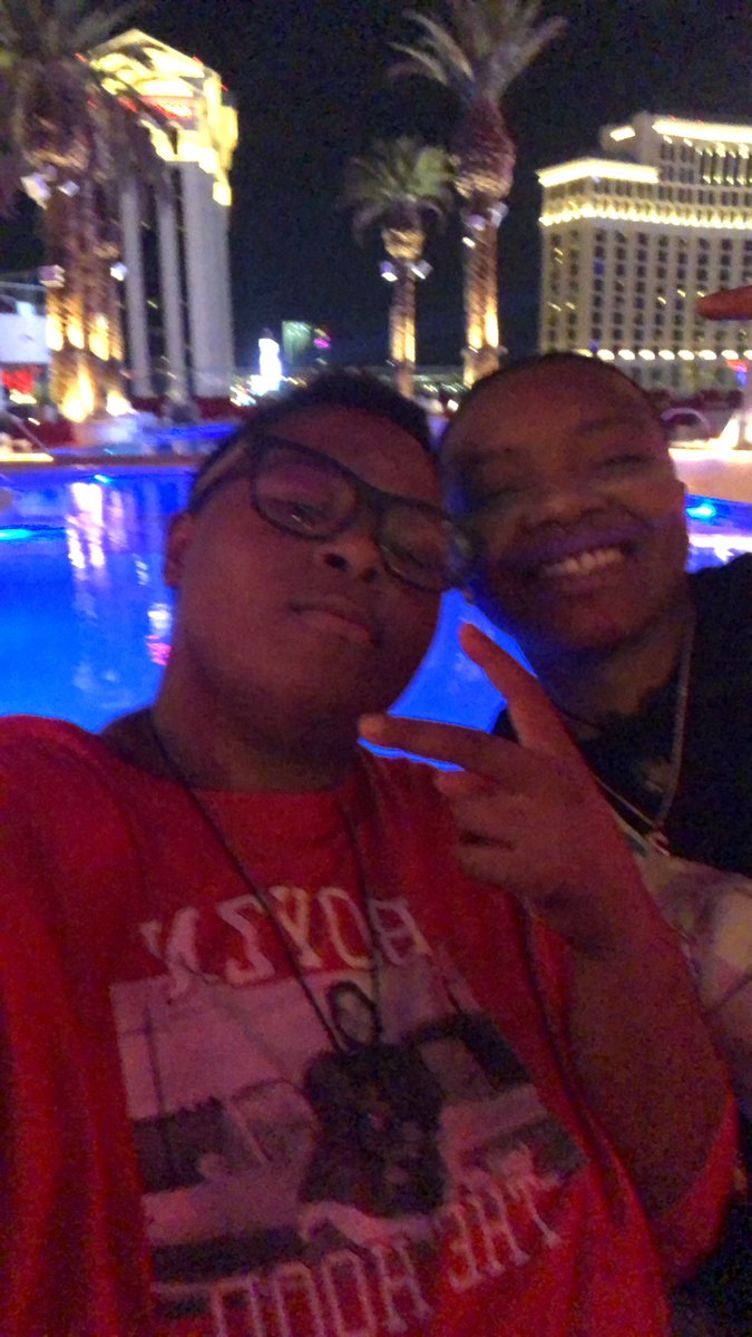 LBugz013's tweet photo. Simp city at Drais https://t.co/law2ZfgoWP