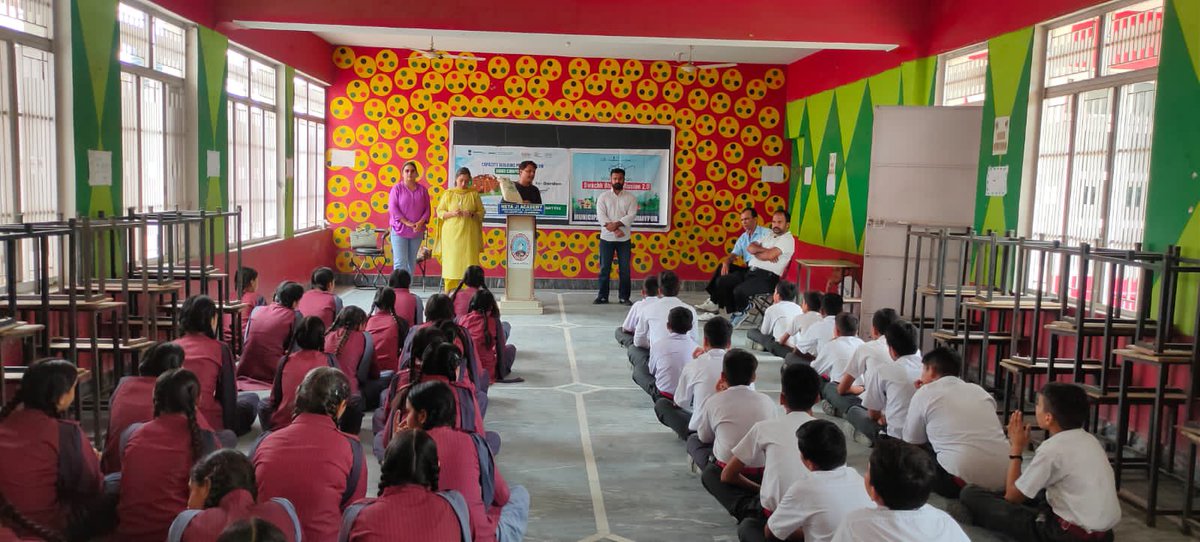 Swachhvijaypur5's tweet image. Awareness #SBM2.0 nd #Homecomposting by #IEC team within the  students of Netaji high school at ward no 09 of mc vijaypur.
@Abhi1shrma @aiilsgjk @dcsambaoffice @diosamba1 @Divcomjammu @OfficeOfLGJandK @JammuUlb  @PuneetSharma75