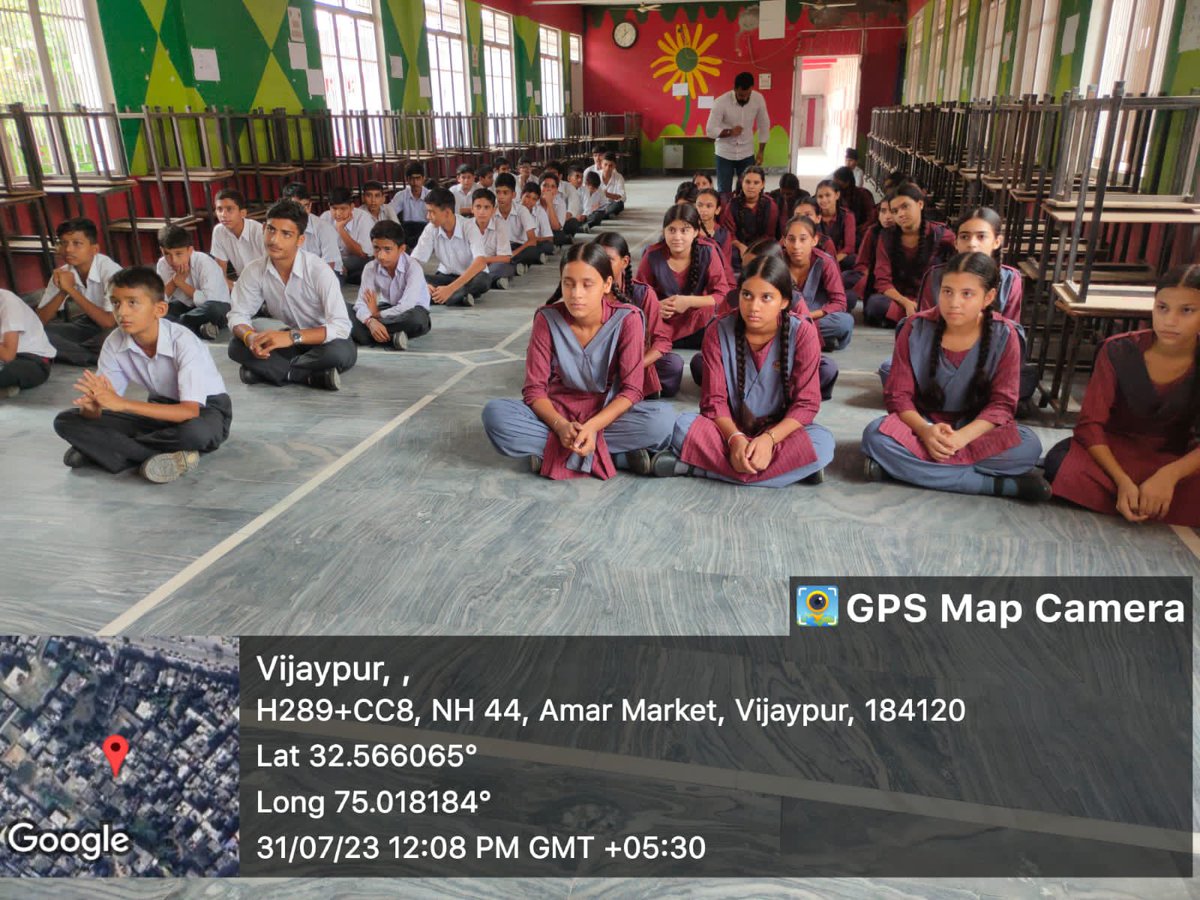 Swachhvijaypur5's tweet image. Awareness #SBM2.0 nd #Homecomposting by #IEC team within the  students of Netaji high school at ward no 09 of mc vijaypur.
@Abhi1shrma @aiilsgjk @dcsambaoffice @diosamba1 @Divcomjammu @OfficeOfLGJandK @JammuUlb  @PuneetSharma75