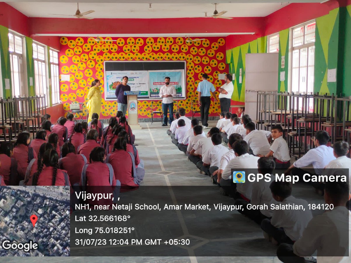 Swachhvijaypur5's tweet image. Awareness #SBM2.0 nd #Homecomposting by #IEC team within the  students of Netaji high school at ward no 09 of mc vijaypur.
@Abhi1shrma @aiilsgjk @dcsambaoffice @diosamba1 @Divcomjammu @OfficeOfLGJandK @JammuUlb  @PuneetSharma75