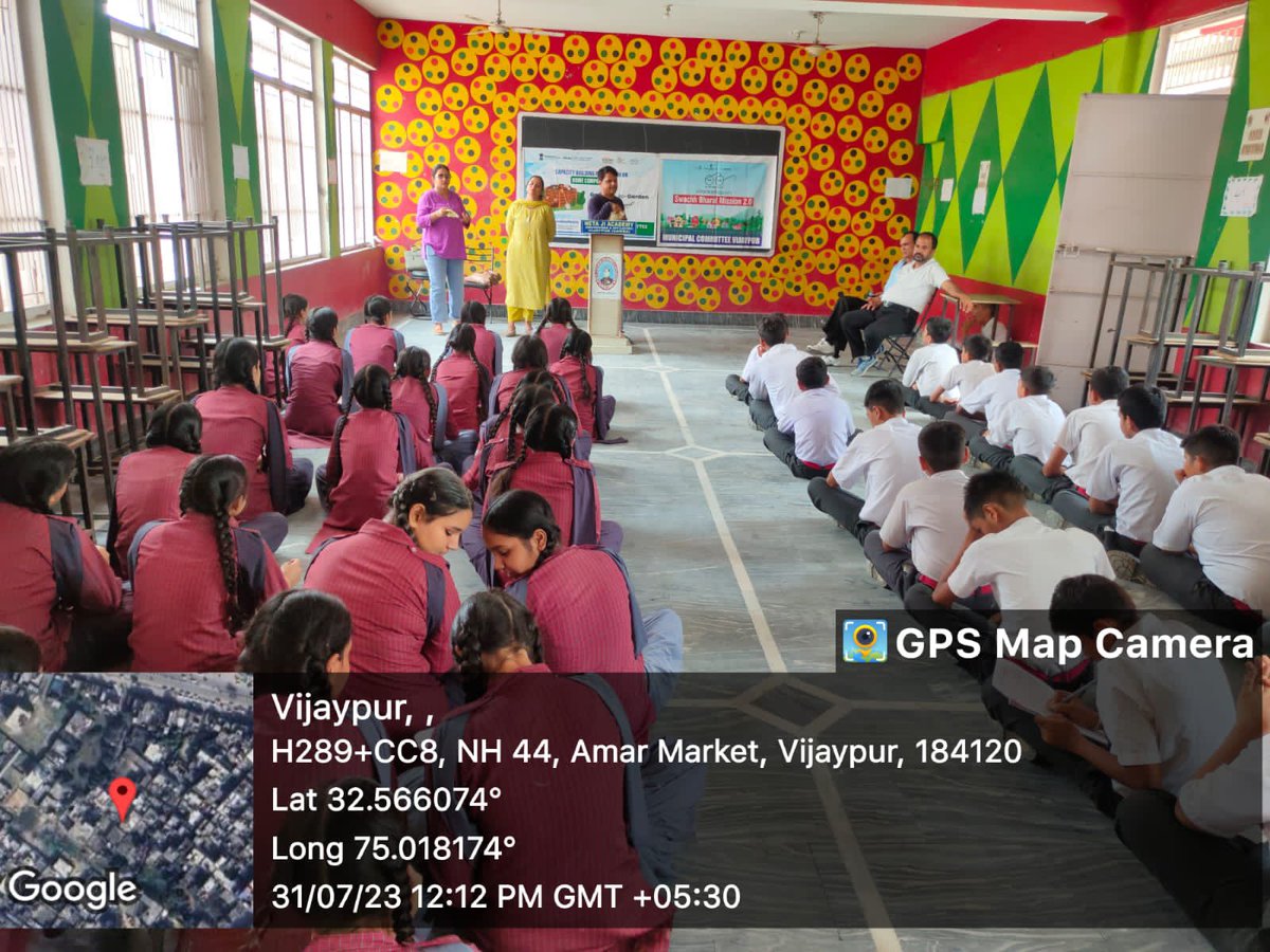 Swachhvijaypur5's tweet image. Awareness #SBM2.0 nd #Homecomposting by #IEC team within the  students of Netaji high school at ward no 09 of mc vijaypur.
@Abhi1shrma @aiilsgjk @dcsambaoffice @diosamba1 @Divcomjammu @OfficeOfLGJandK @JammuUlb  @PuneetSharma75