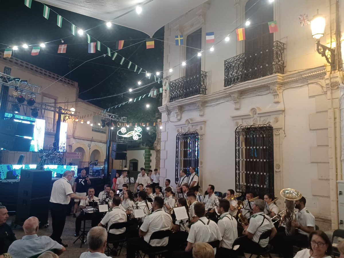 BMHuecijaAlicun's tweet photo. En la tarde de ayer nos desplazamos al pueblo vecino de #Terque para celebrar las fiestas en honor a Santiago Apóstol.
Actuamos en la procesión y concluimos con un concierto de pasodobles en la plaza 🎼🥁🎺🎷
Muchas gracias por contar con nosotros 👏
#BMHA2023 https://t.co/sfnXFCxck0