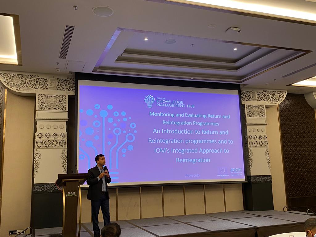 IOMnepal's tweet photo. π’ Excited to kick off the two-day training on "Integrated Approach to Return and Reintegration"! Let's build sustainable support for migrant returnees together. π€π #MigrationMatters #ReintegrationTraining #SustainableSolutions #SDGs #GCM https://t.co/IHQfwRyuz4