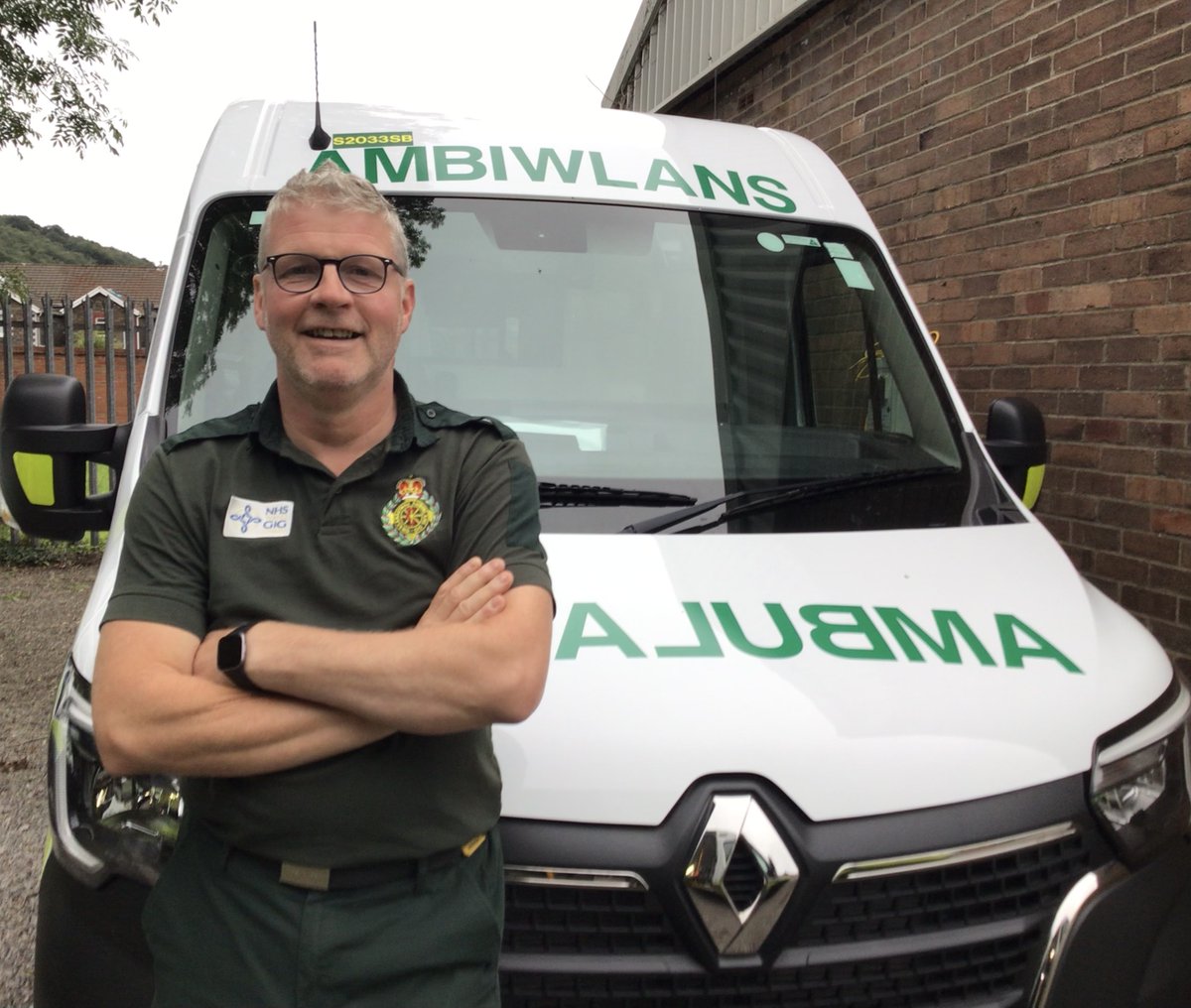 WelshAmbulance's tweet photo. Paramedic Ian Jones, who has been diagnosed with melanoma is urging others to check their skin, while close friend and WAST's Andrew Jones, takes on a fundraising mission for @VelindreCC to support him.

Full story👉https://t.co/uT06cnep7D

To donate👉https://t.co/FftxoNi8zm https://t.co/StlV6poIRm