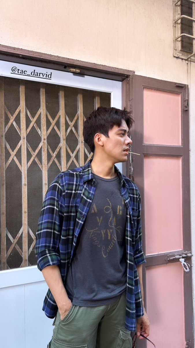 tee_monymony's tweet image. ทิวเขา (티우카오?) 이 캐릭터 안경 +체크무늬 남방이 디폴트인가봐😏 앞으로 얼마나 많은 체크남방이 나올 것인가도 궁금하구만!
#TaeDarvid 
#HelloHappy #สวัสดีความสุข