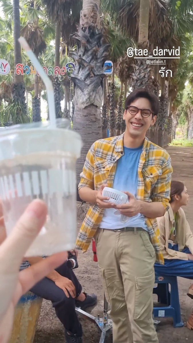 tee_monymony's tweet image. ทิวเขา (티우카오?) 이 캐릭터 안경 +체크무늬 남방이 디폴트인가봐😏 앞으로 얼마나 많은 체크남방이 나올 것인가도 궁금하구만!
#TaeDarvid 
#HelloHappy #สวัสดีความสุข