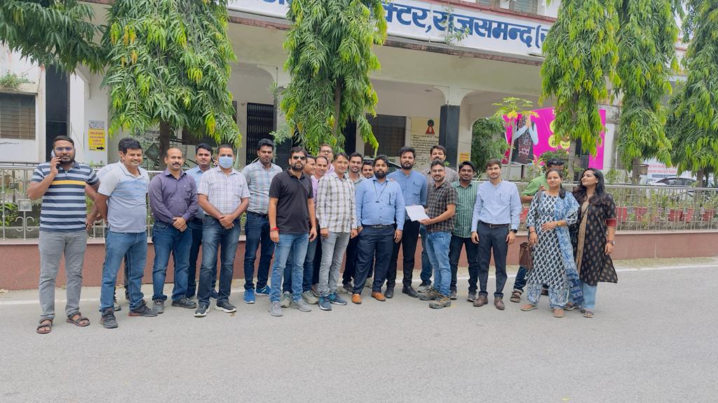 बजट घोषणा की बिन्दु संख्या 155 के आदेश प्रसारित करने हेतु 21 अगस्त 2023 से जयपुर में होने वाले JENs के अनिश्चितकालीन महापड़ाव की सूचना हेतु पावर इंजीनियर्स एसोसिएशन ऑफ राजस्थान के तत्वाधान में राजसमन्द में <a href="/ashokgehlot51/">Ashok Gehlot</a> जी के नाम ज्ञापन कार्यक्रम #JEN_MAHAPADAV2 <a href="/1stIndiaNews/">First India News</a>