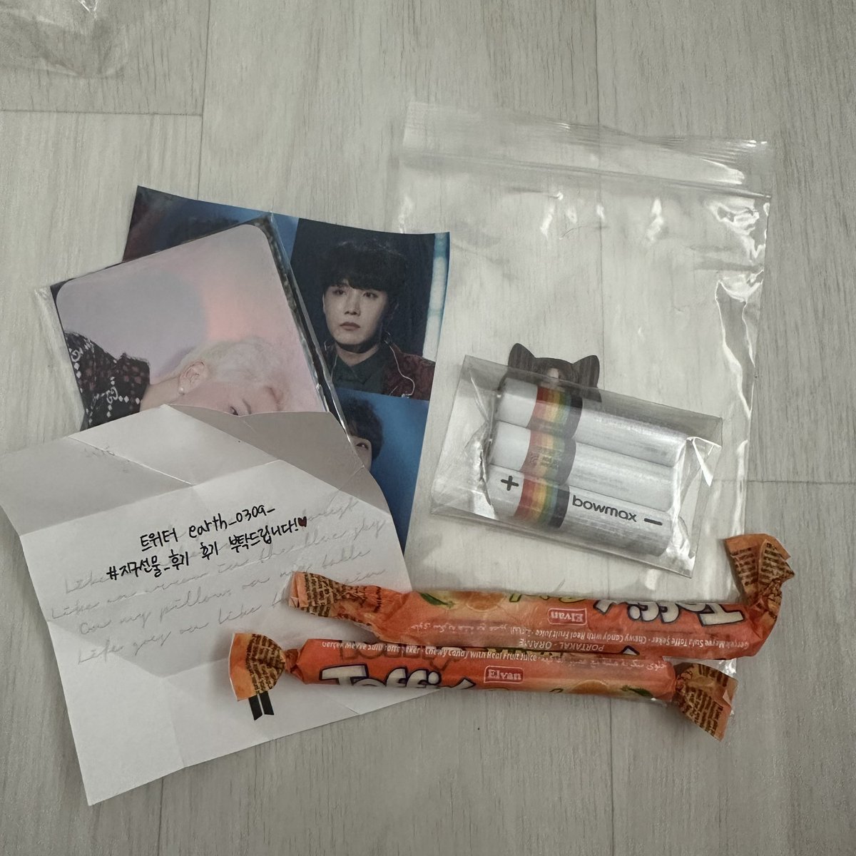 pybdiy0501's tweet photo. #지구선물_후기
@earth_0309_  선크림 스텐딩 줄 스면서 너무 잘 썼습니다!!! 나눔 주셔서 감사합니다 ㅠ 건전지랑 비공굿도 잘 사용할께요!! https://t.co/hWrUa17ppn
