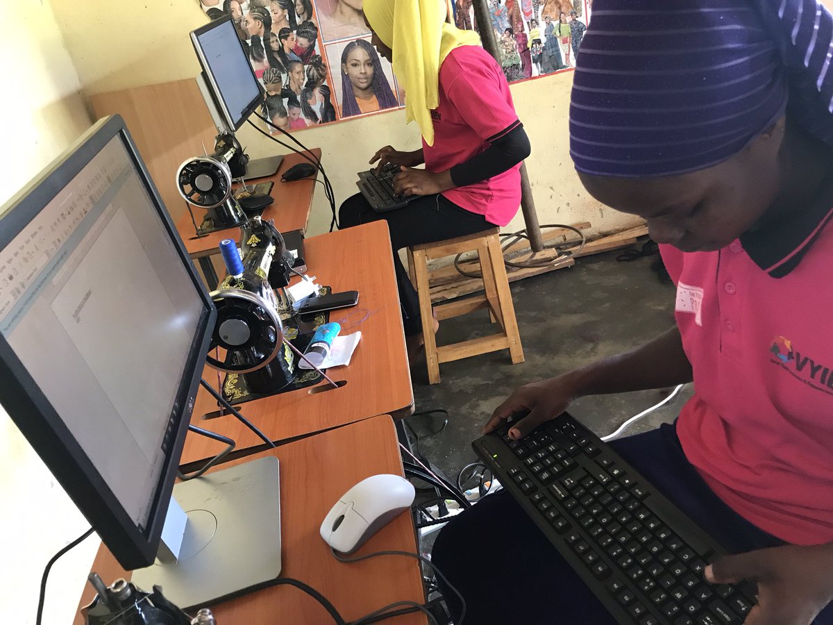 YienUg's tweet image. In rural areas of🇺🇬, young people have limited access to computer skills yet the world has changed and it’s a MUST skill for innovations. With support from #ConnectionUbuntu, under the #Tech4HerProject we’re creating access to Technological tools and knowledge. #computertraining