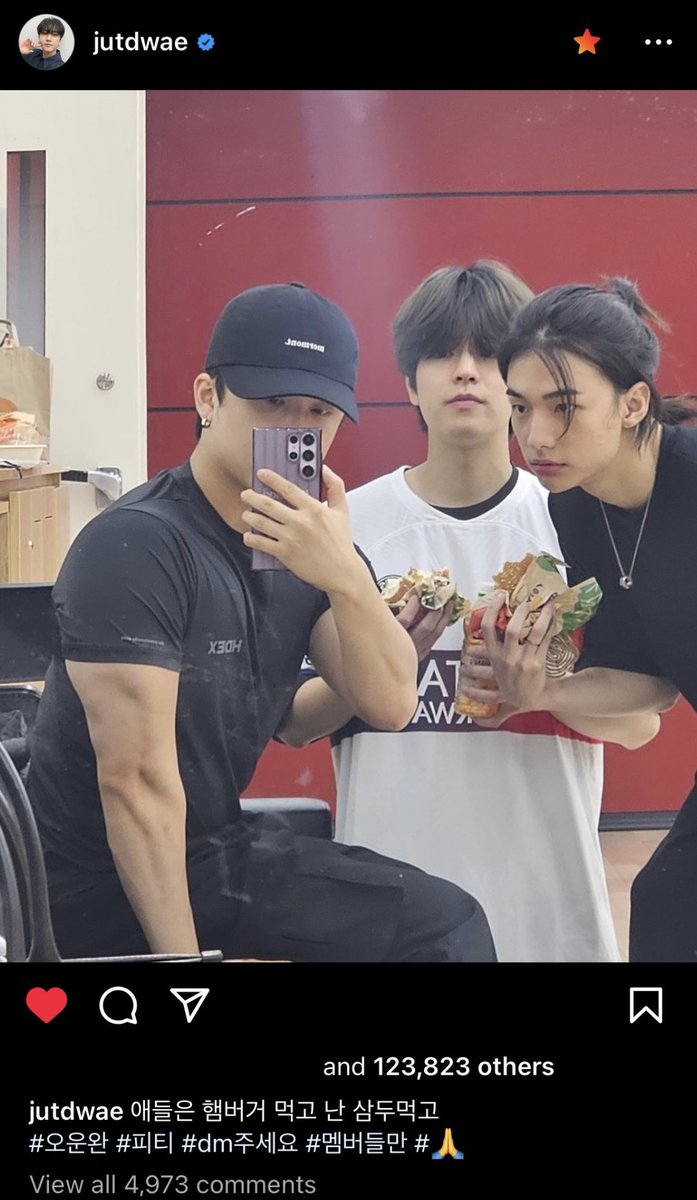 everythinginnie's tweet photo. changbin captioned his instagram post “the kids eat hamburger while i eat triceps #pt #pleaseDM #membersonly #🙏” and jeongin replied “but youre an idol…” LMAOOO https://t.co/joxbFgxPqQ