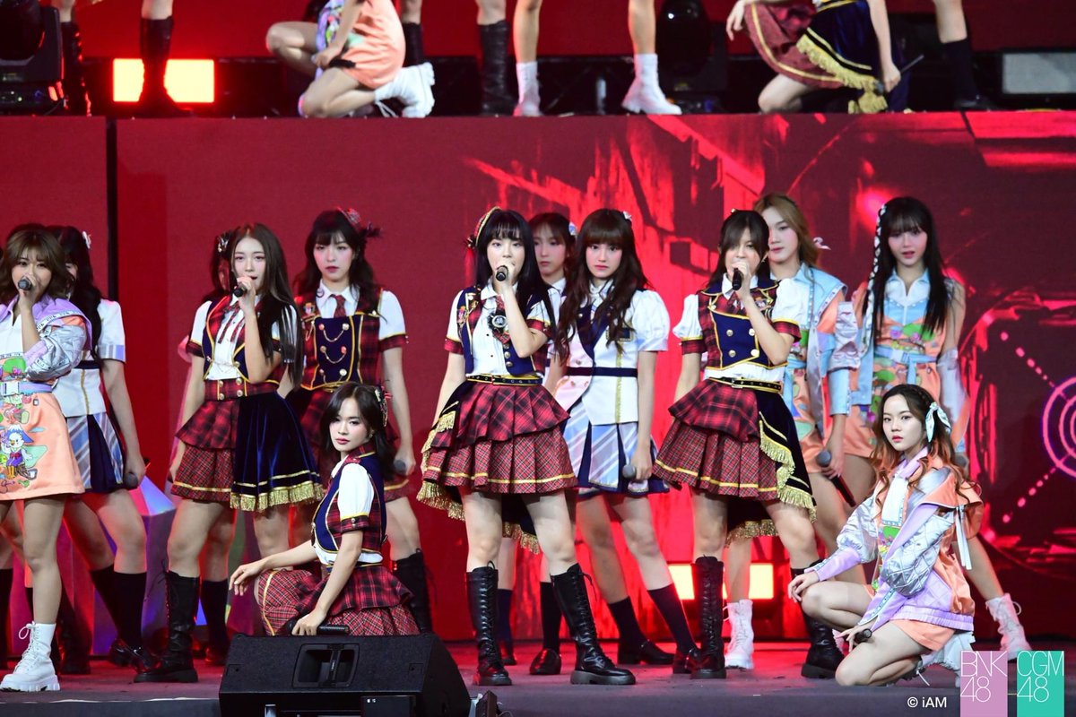 THRP1234's tweet photo. อยู่วงมา 7 ปี คุณเฌอปรางเค้าได้ทำทุกบทบาท  

เมมเบอร์  กัปตัน ฌิไฮนิน PD 

เหลือเป็น CEO กับเจ้าของกิจการละนะ 😊 https://t.co/YnXJEqlObq