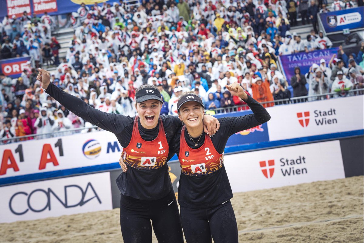 iberdrola's tweet photo. ¡SUBCAMPEONAS DE EUROPA 🏆 de Vóley Playa! 🇪🇸

🥈Medalla de plata para Daniela Álvarez y Tania Moreno en el #EuroBeachVolley🥈

¡¡ENHORABUENA, cracks!! 

Suma tu felicitación👇🏽 @RFEVB https://t.co/kFCHzILmyd