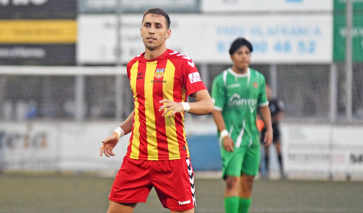 FCVilafranca's tweet photo. 💪🏻 Quina alegria tornar a veure jugar Xavi Pluvins gairebé un any després de lesionar-se greument el genoll. Un més per a la causa. 

#Tornemalsorígens #Copacat https://t.co/iCMCYiwPla