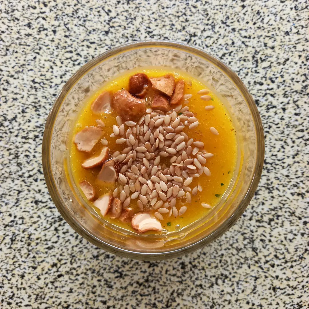 Jessyji00's tweet photo. Mango and tumeric smoothie with golden flax seeds and cashew #minumansihat #smoothie #mango #tumeric #organicflaxseeds #cashew #inspiredme #sarawak #malaysia https://t.co/2Yk3CV17xP