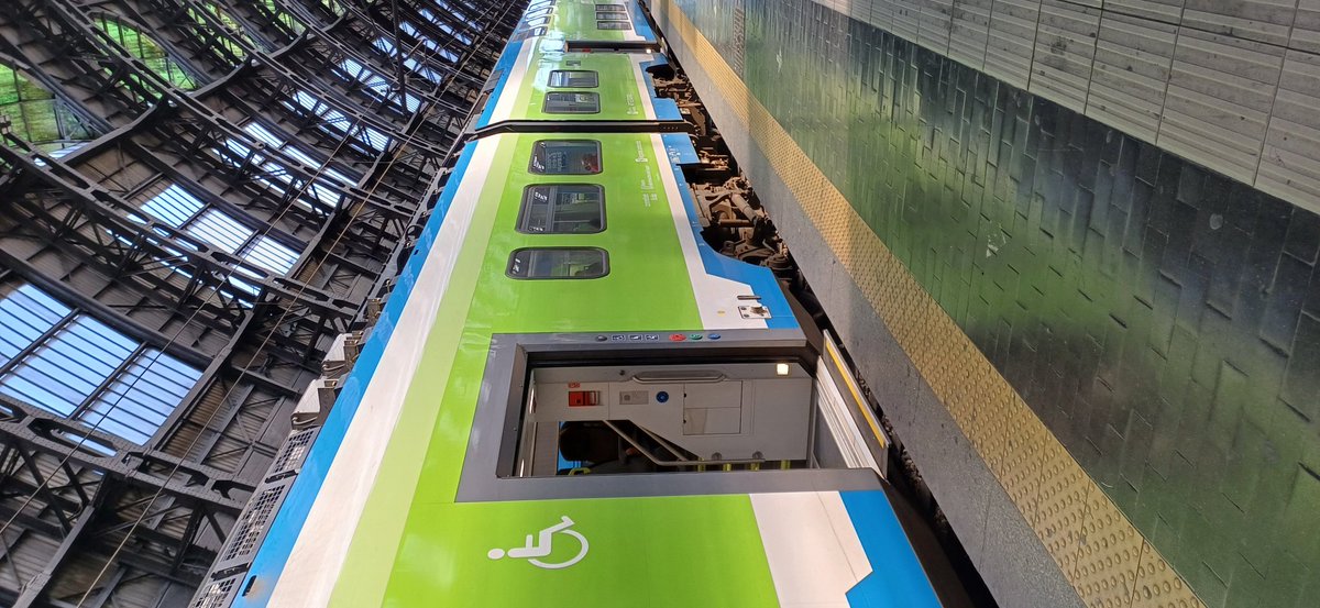 MmsMarghe's tweet photo. Trenord be like: 

Dottor                  Mr
Jekyll                    Hyde https://t.co/Yrt2cafxnl