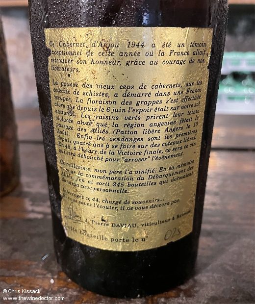 chriswinedoctor's tweet photo. Published today: I head back to 1944 for a taste of the Coteaux de l'Aubance Rosé de Cabernet from René Daviau, tasted with Christophe Daviau of Domaine de Bablut.
https://t.co/1kR9U2LiFv
[free to read]
#wine #winetasting #loire #loirewine #anjou #cabernetdanjou #domainedebablut https://t.co/KCtUqSODvF