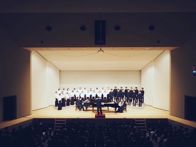 moekames's tweet photo. 『合唱団蓮🪷第一回定期演奏会』
これにて終演いたしました‼︎
まさかあんなに沢山の方々に見守って頂けるとは…🥲
本当にかけがえのない時間で、言葉で言い表せないのですが、只々全ての方との「であい」に感謝するばかりです。また皆さんと、舞台と会場で会えますように💫
立ち上げてよかったなー♪ https://t.co/HMcfoTgpd3