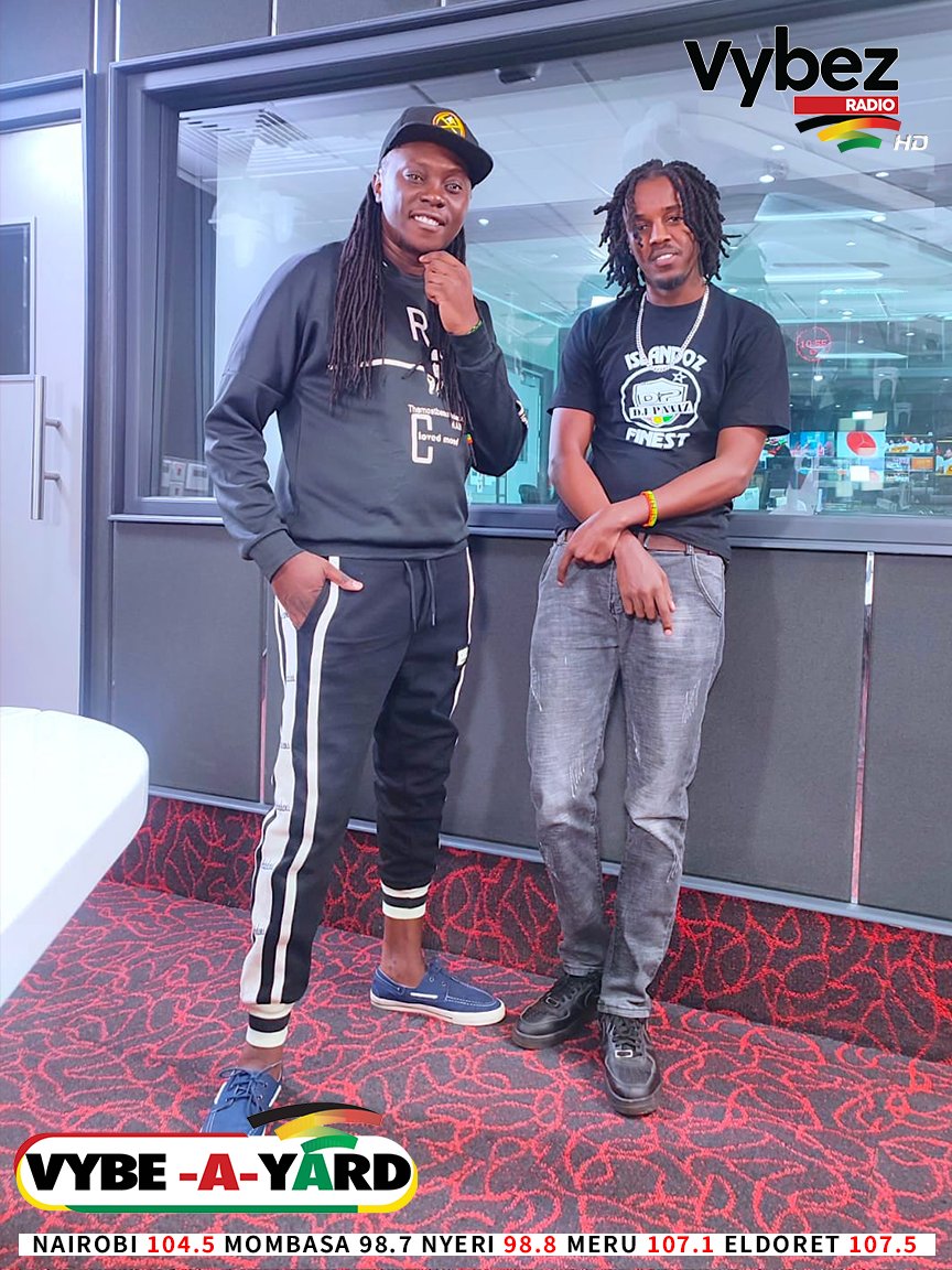 Ina de queng queng ready kuchapa mboka! Uko mjengoni wapi na ngoma gani itaku nice?
#VybeAYard 
<a href="/deejaypatiz/">DEEJAY PATIZ</a> &amp; <a href="/SpapaDeh/">SPAPA DEH</a>