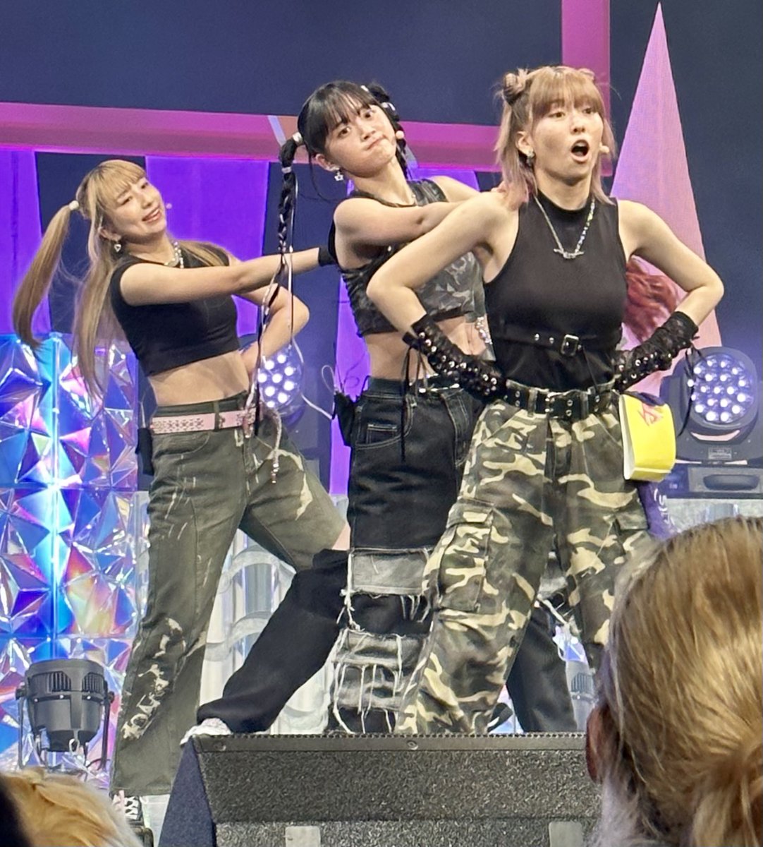 ymasFC4's tweet photo. MOMOちゃんのコマンドー感!
ロケットランチャー用意しますか?
#onefive #TIF2023 #HEATSTAGE https://t.co/S1rQq9DRsm