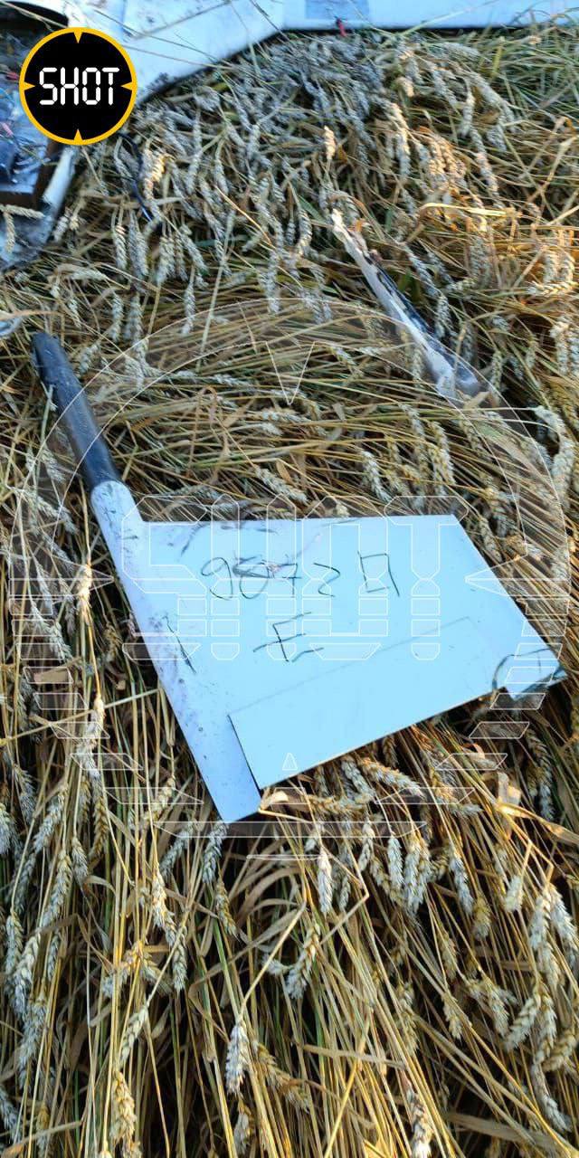 S p r i n t e r on X: Photo of the wreckage of a Ukrainian drone,  suppressed by electronic warfare forces near the village of Kondratovka,  Belovsky district, Kursk region