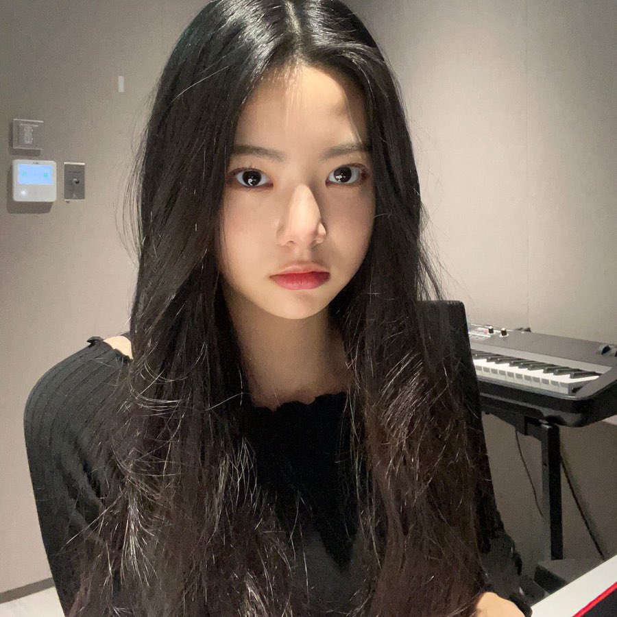 picseunchae's tweet photo. her selfies >>> https://t.co/Nik6asmK86