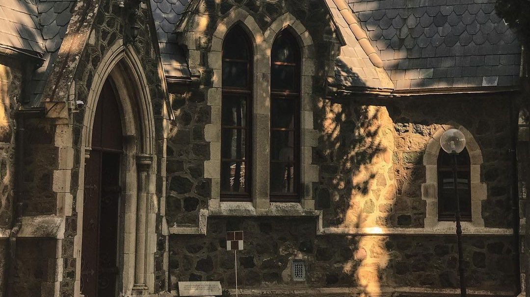 izmiretkin's tweet photo. Buca’da dolaşırken kendinizi 1800’lü yılların Avrupası’nda hissetmenizi sağlayacak bir kilise: Protestan Baptist Kilisesi ⛪️ https://t.co/svW7E0YywY
