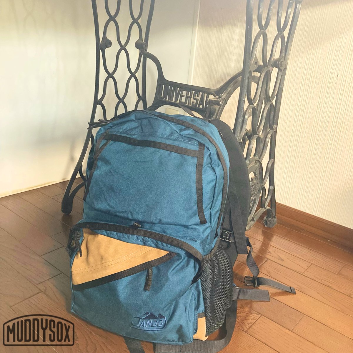 muddy_sox's tweet photo. JANDD
【Admon BookPac】
#jandd  #ジャンド　#アドモン  #フェスコーデ  #リュック #散歩　#コーデイュラナイロン　#スウェード  #タウンユース  #ワンデイハイク  #オールドスクール  #通学バッグ  #通勤バッグ #バックパック #アウトドア #outdoor #アウトドアファッション #cordurabrand #アメカジ https://t.co/6m48hrFwAL