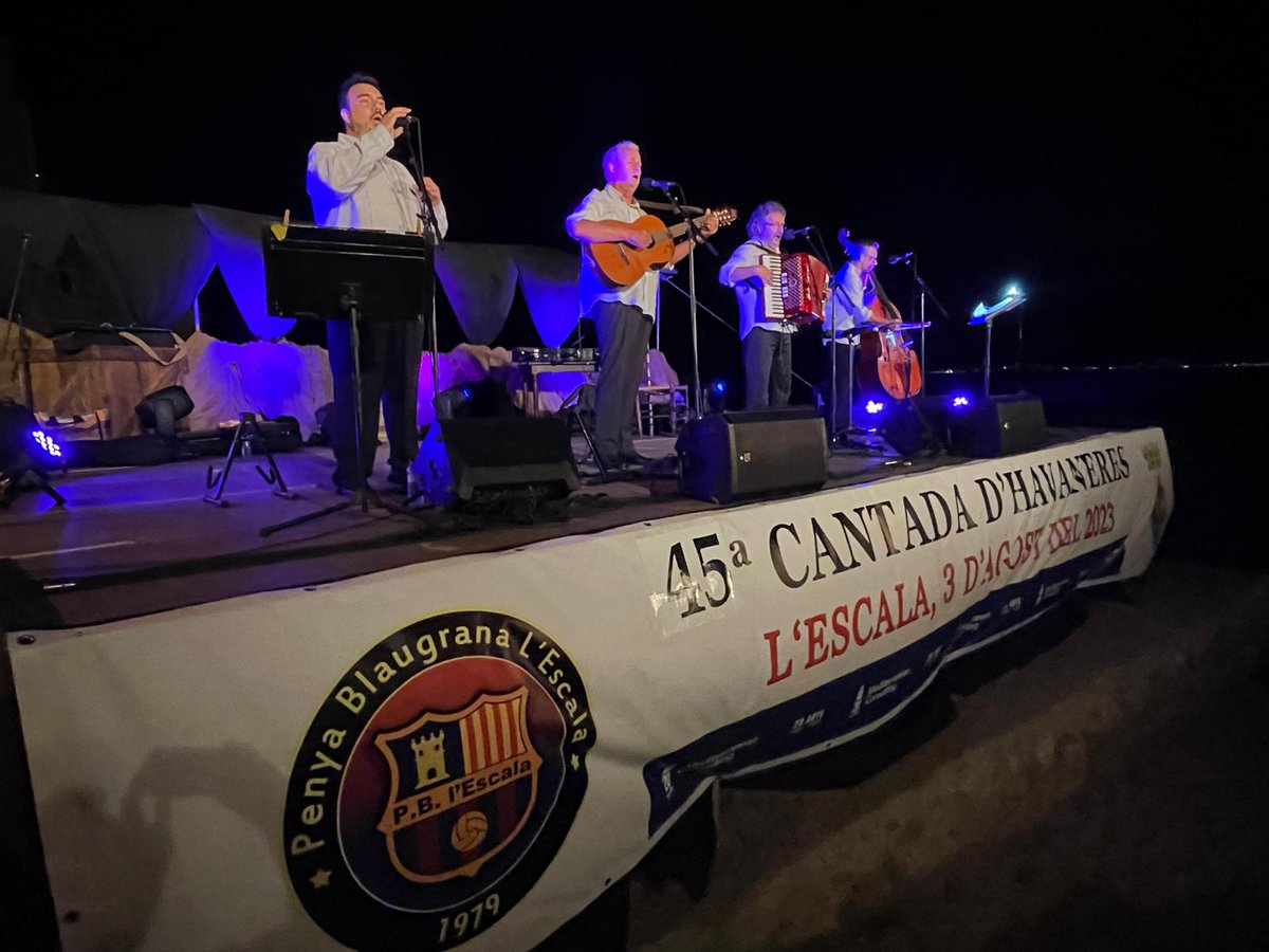 ConfePenyesFCB's tweet photo. 🎤 La @PB_LEscala va celebrar la 45ª edició de la Cantada d'Havaneres amb la presència de 5000 espectadors
🔝 Va destacar la presència de multitud de penyistes de diferents zones de Catalunya!

📲 https://t.co/dUbfuD04n1

🔵🔴 #FemBarçaFemPenya #ForçaBarça https://t.co/olgP9yNk09