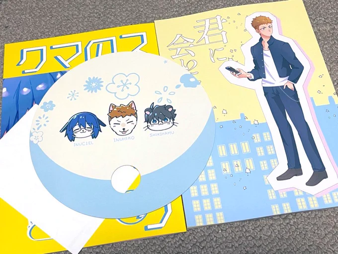 新刊セットの実物はこんな感じです!!紙うちわが結構大きいので暑い夏にたぶんピッタリ!!ペーパーはポストカードサイズになってます!! 