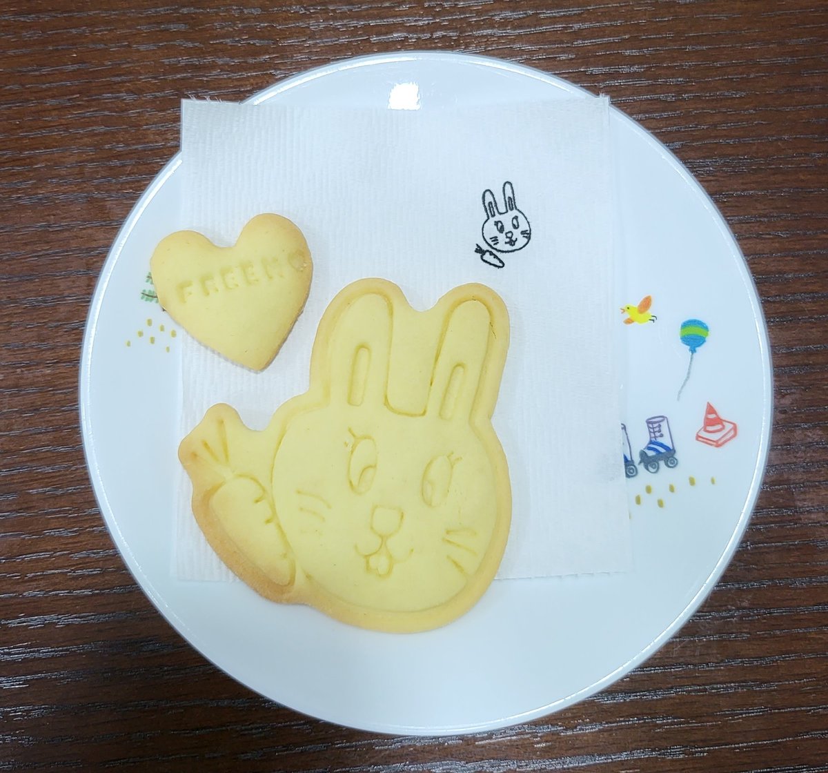 bsseih's tweet photo. 집에서 경건한 마음으로 먹은 프린 생카 쿠키..
맛있습니다.

#여름은_언제나_프린이의_계절 
#srchafreen https://t.co/oW7VqYw2v0