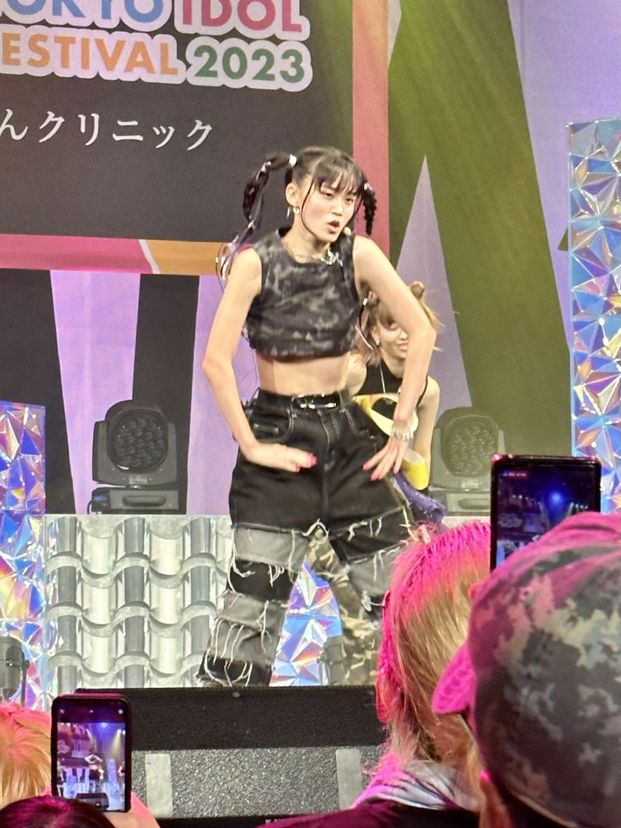 ymasFC4's tweet photo. SOYO「ウッホ!どう?マッチョ?」
KANO「そよ、筋肉たりてないよ?」
SOYO「まじ🦍ゴリラじゃん〜」
二人とも「そよかのぴょん!」
#onefive #TIF2023 #HEATSTAGE #妄想 https://t.co/SgLJMTlY7E