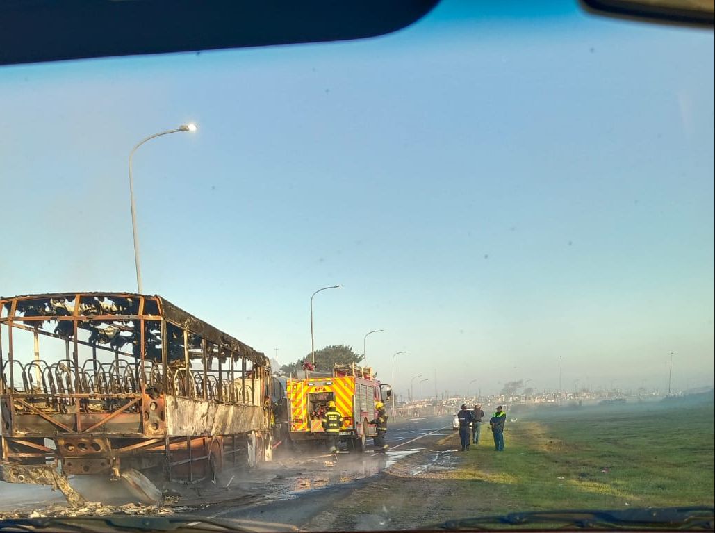 majovazb's tweet photo. Nine #GoldenArrow busses torched in that #dickswinging exercise in #CapeTown. #TaxiStrike https://t.co/7vvlwT4Nci