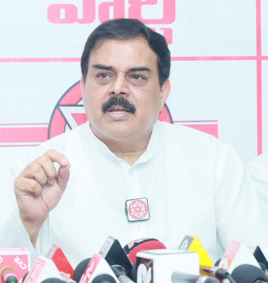 JanaSenaParty's tweet photo. తన కార్యాలయంలో ఫోర్జరీలు.. డేటా దుర్వినియోగానికి సీఎం బాధ్యత వహించాలి... సమాధానం చెప్పాలి https://t.co/ShqXbe8lhA