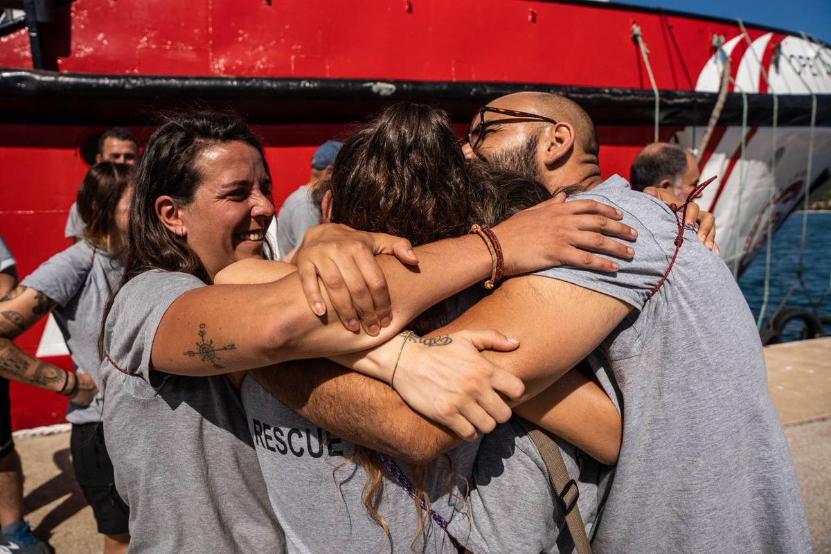 Sin un equipo humano #OpenArms tan comprometido, profesional y empático como este, no habríamos podido llevar a cabo esta #Misión102 tan complicada, con 777 personas asistidas en 9 operaciones de rescate y 12 asistencias. ¡Muchas gracias, equipazo!

Y muchas gracias a la multitud