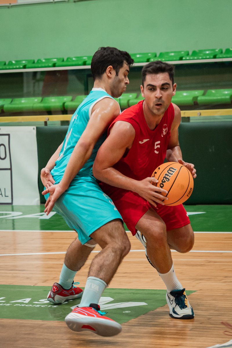 SADUSoficial's tweet photo. 🏀 #EUSA2023 | Rendimos homenaje a uno de los más grandes de la @unisevilla. Gracias por tantos años, victorias y alegrías, @alefierro5. Siempre habrá un espacio para ti en nuestra plantilla. ¡Máquina! 👏
Galería completa ➡️ https://t.co/MfzqiKKneZ
📸 @EUSABasketball https://t.co/aUq94U6L5j