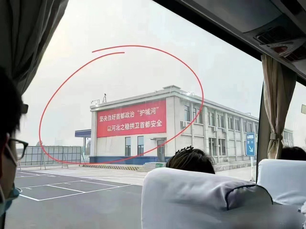 #天人感应 的理论基础是“天人合一”。古代认为“天道”和“人道”、“自然”和“人为”是合一的。战国时子思、孟子就提出了这一理论。后汉儒董仲舒即强调“天人之际，合而为一”。宋儒程颢则说：“天人本无二，不必有合”。梁缺《穷通刍论》中：……与人为善，其乐无穷。天人互泰，方存浩长。
——天灾与人祸的互因。