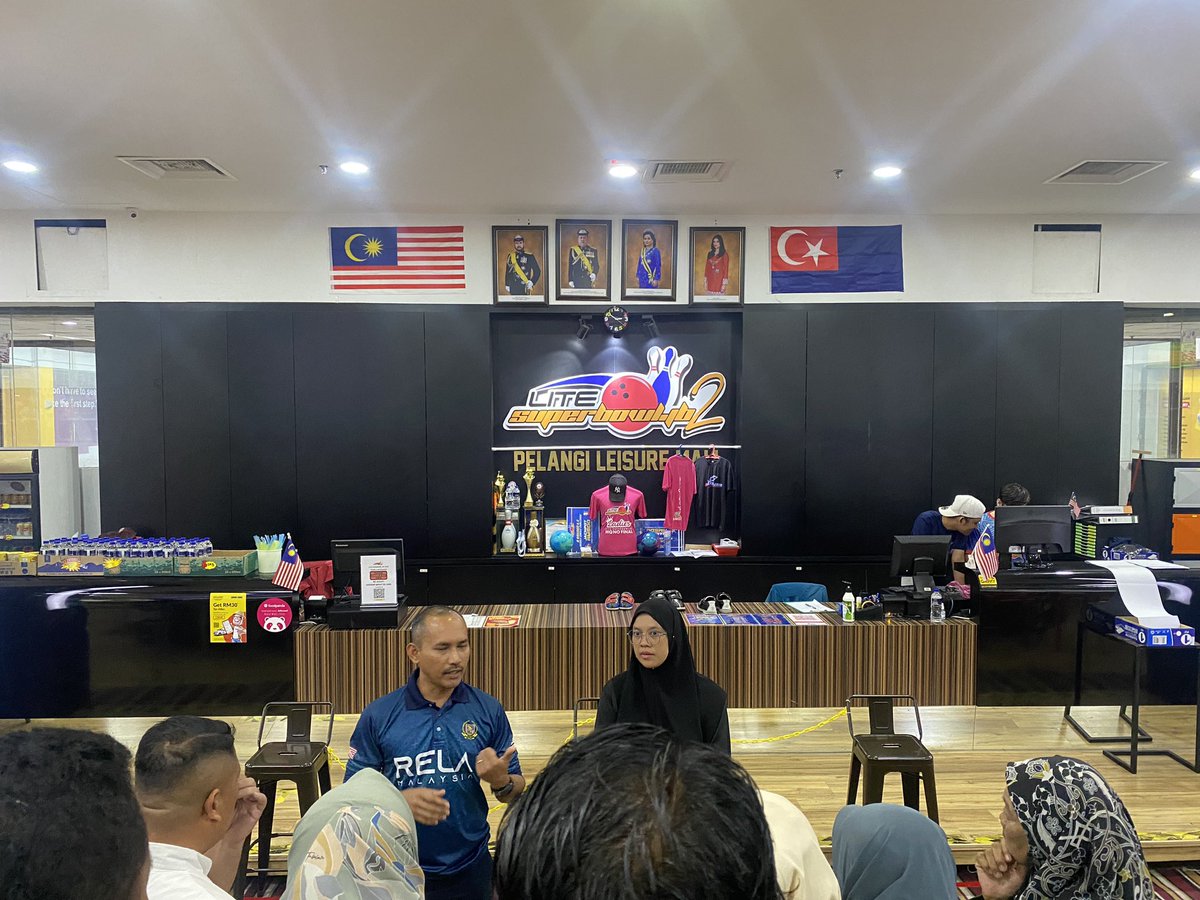 HARI KECERGASAN RELA DAERAH KOTA TINGGI 

Tarikh : 6 Ogos 2023 (Ahad)
Masa : 2.00 Petang - 6.00 Petang
Tempat : Giant Lite Bowling JB 
Penglibatan : 1 x PRD , 1 x PPRD (AZMI) , 1 x PT , 1 x PT(U) , 25 Anggota

<a href="/KDNPUTRAJAYA/">KDN🇲🇾</a> 
<a href="/relamalaysia/">RELA Malaysia</a> 

#setiaberbakti
#relamalaysia