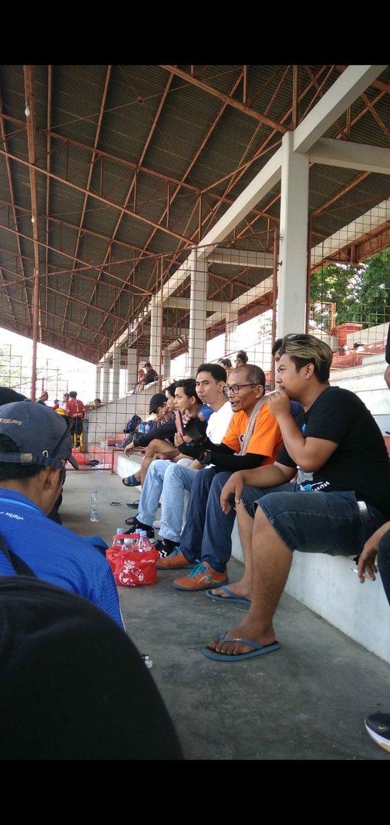 mlgcollective's tweet photo. Kabar terbaru, ebes midun telah sampai di Kudus. 

Terima kasih banyak, dan hormat untuk kawan-kawan yang rela menanti kedatangan beliau. Sehat-sehat yaaaa rekkk 🌻 https://t.co/AhLg8j567W