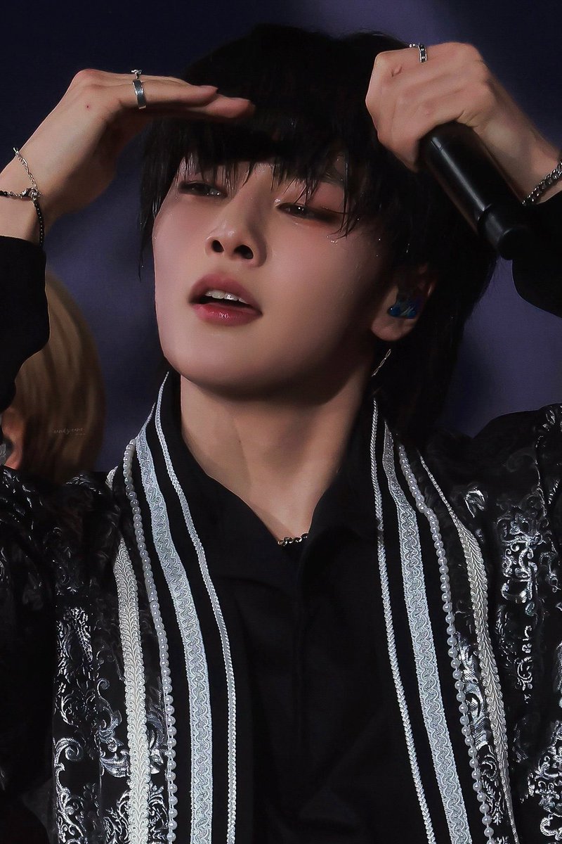 jeongchae_hrtz's tweet photo. |Yang Jeongin having the best stage presence/facial expressions

╰ >A thread 🧵 https://t.co/ej5dCgwAQ5