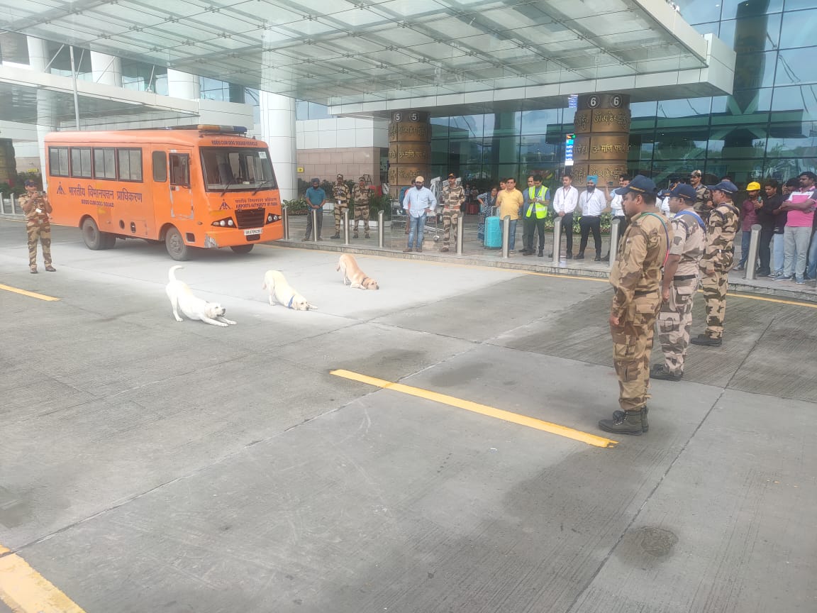 CISFHQrs's tweet photo. NOT JUST A DOG, A SOLDIER TOO.
Glimpses of explosive detection demo exhibited by CISF K9 squad during Aviation Security Culture Week observed @ Dehradun Airport. K9 squad works tirelessly in tandem with personnel in securing the airport.
#SeeItSayItSecureIt
@MoCA_GoI
@BcasHq https://t.co/xtLQbqnaak